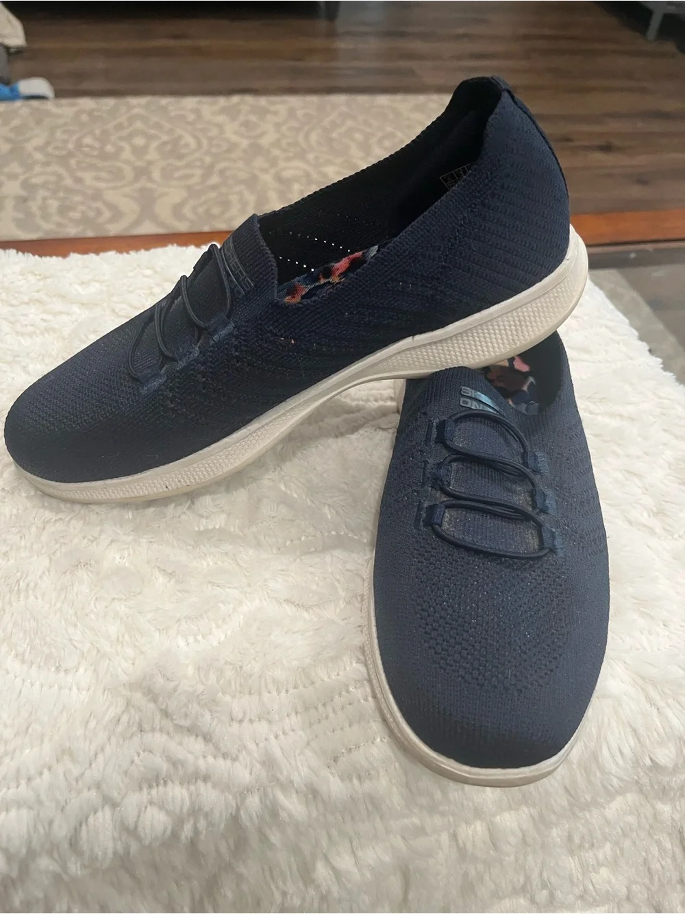 Sketchers on the go GOGO MAT 6 slip in no tie sneakers navy 6 cushioned footbed